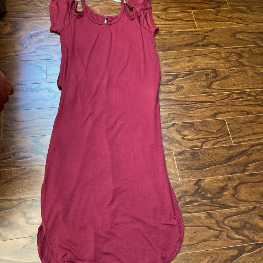 Beautiful burgundy coloured cold shoulder style maxi dress in size M